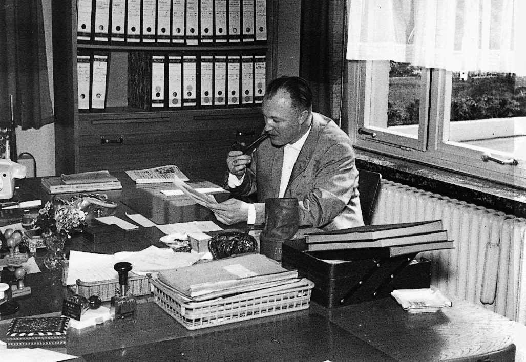 Sport-Thieme founder Karl-Heinz Thieme sits at his desk.