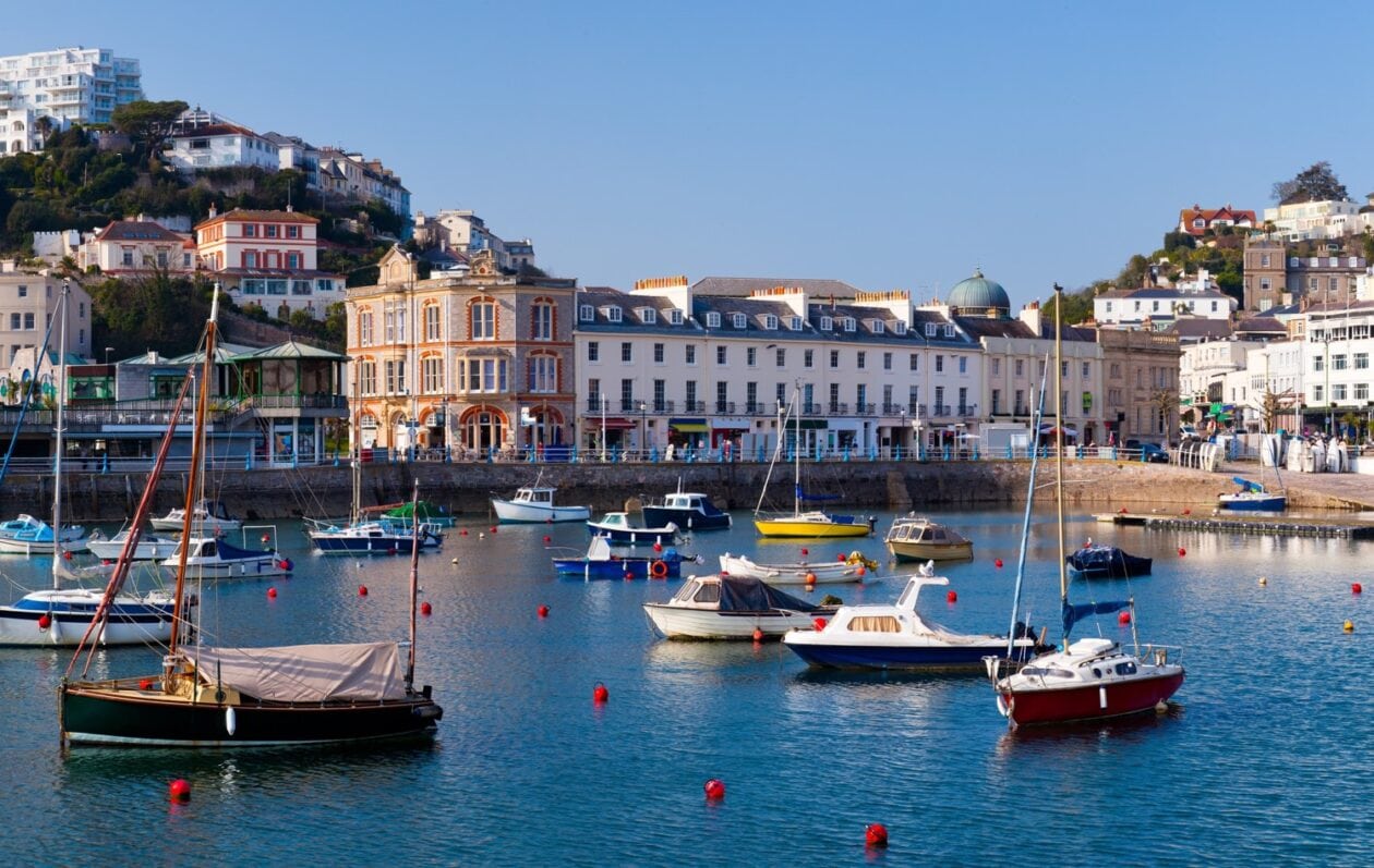 A small harbor in Torquay, the destination for the internship abroad.