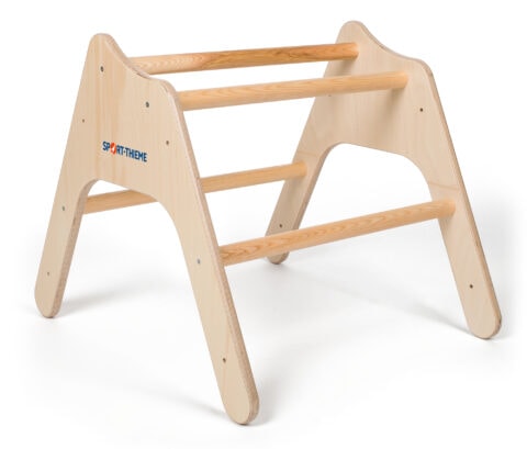 Sport-Thieme Kletterdreieck aus Holz mit stabilen Sprossen für vielseitige Bewegungsübungen.